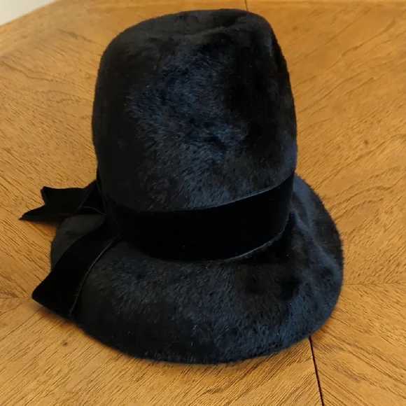 Vintage Su-Zan Originale Martelle Black Women's Cloche Hat with Velvet Ribbon - Picture 10 of 10